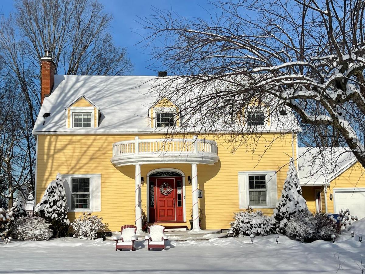 Manoir Alegria Bed & Breakfast Cowansville Екстериор снимка