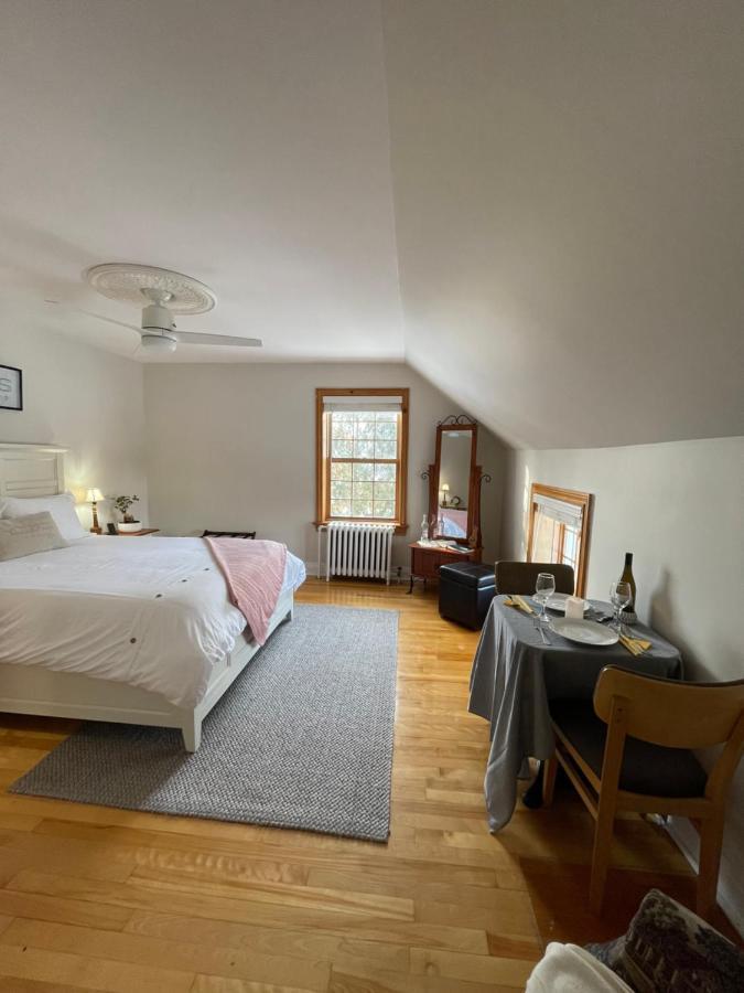Manoir Alegria Bed & Breakfast Cowansville Екстериор снимка