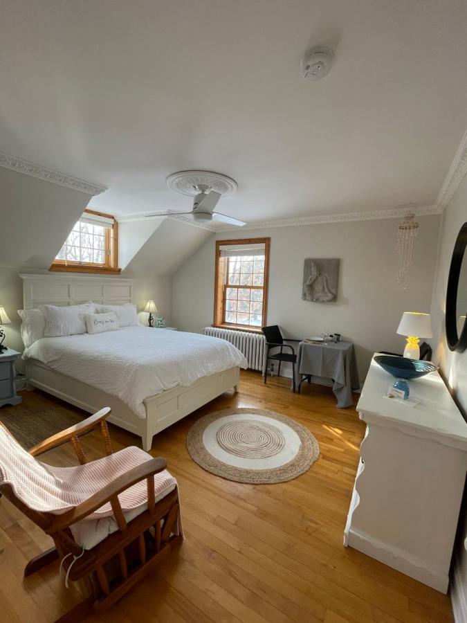 Manoir Alegria Bed & Breakfast Cowansville Екстериор снимка